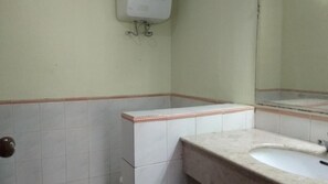 公寓 | 浴室 | 淋浴设施、毛巾