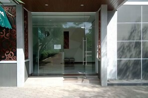 Exterior - Alzara Hotel Syariah (Wonosari)