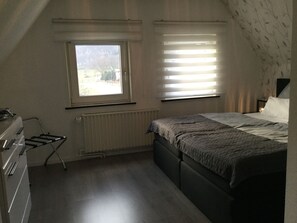 1 Schlafzimmer, Reisekinderbett, kostenloses WLAN, Bettwäsche