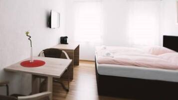 Bügeleisen/Bügelbrett, kostenloses WLAN