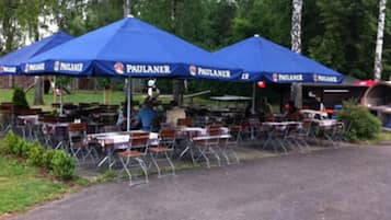 Tempat makan luar