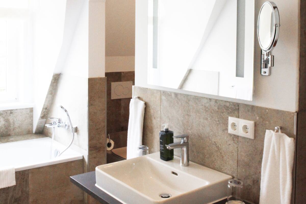 double room, garden view | bathroom sink