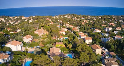 Villa mit Pool kleiner Meerblick / 1 km vom Strand entfernt