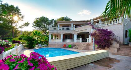 First floor of a villa with a sea view in a very quiet area