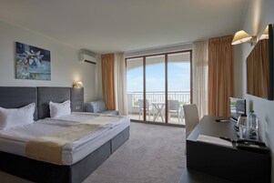 Double or Twin Room, Sea View | Desk, laptop workspace, free WiFi, bed sheets