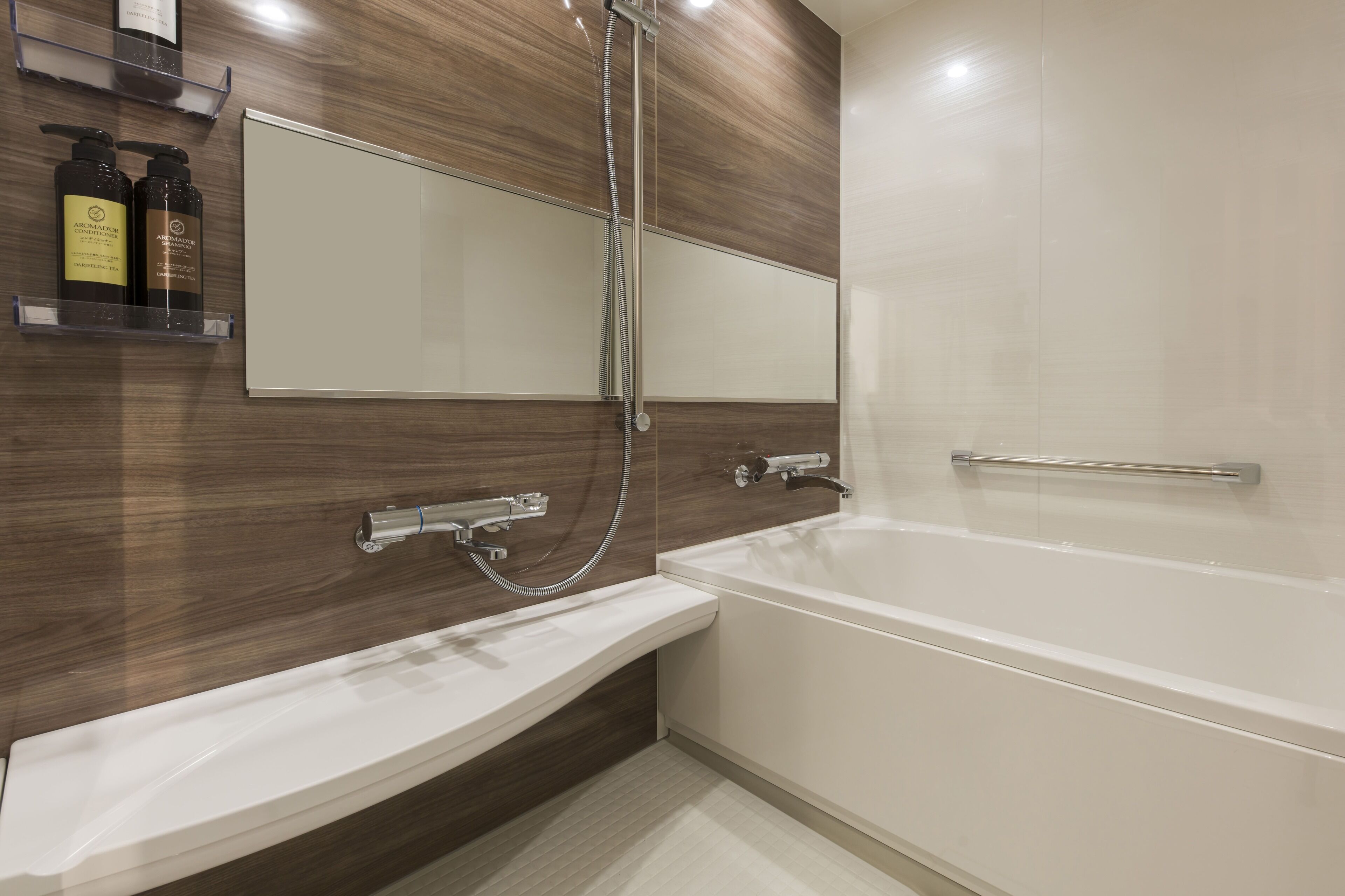 combined shower/bathtub, free toiletries, hair dryer, slippers