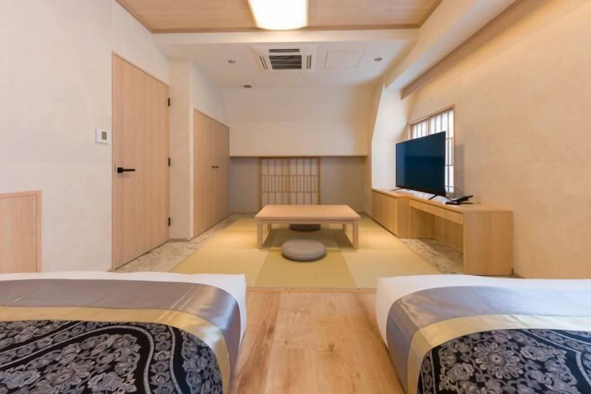 Down duvets, in-room safe, desk, laptop workspace