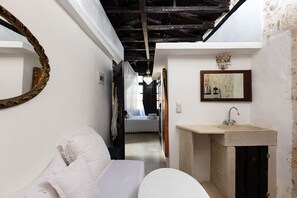 1 slaapkamer, een strijkplank/strijkijzer, gratis wifi, beddengoed