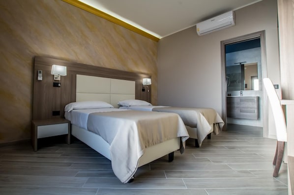 华丽双人房或双床房 | 迷你吧、客房内保险箱、特色家居、办公桌