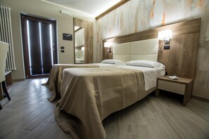 Deluxe Double or Twin Room | Minibar, in-room safe, individually furnished, desk - L'Antica Quercia (Vaglio Basilicata)