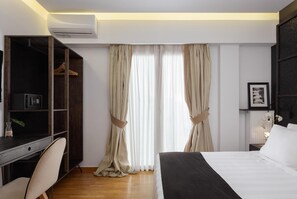 4 bedrooms, in-room safe, desk, iron/ironing board