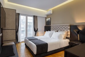 4 bedrooms, in-room safe, desk, iron/ironing board