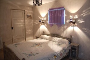 Double Room | Individually decorated, individually furnished, iron/ironing board