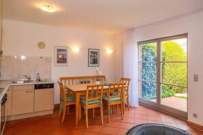 Repas dans la chambre