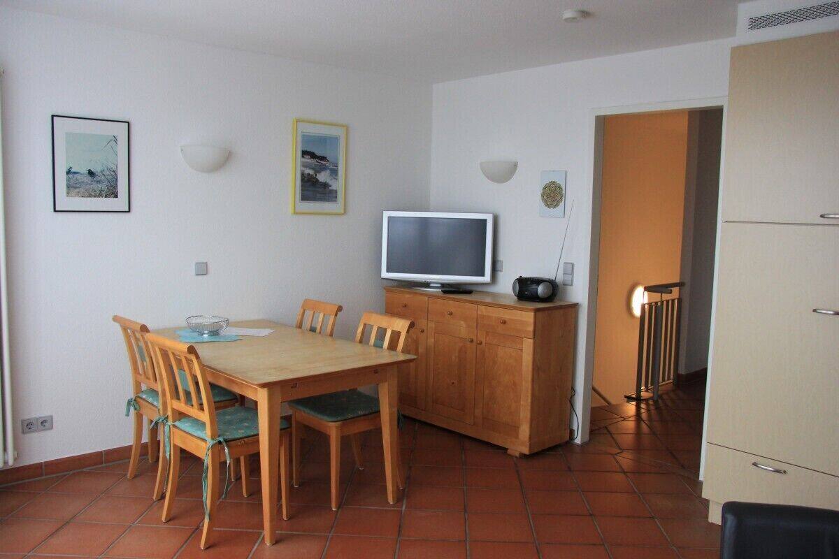 Apartment, Balkon (Achterwasserblick) | Essbereich im Zimmer