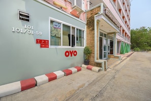 A building with a sign reading "101 101/01-59" and "OYO" on the facade.