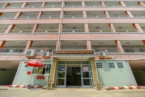 Exterior - OYO 762 Chompoo (Nakhon Chai Si)