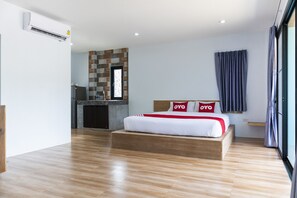Deluxe Double Room | Desk, soundproofing, free WiFi, bed sheets