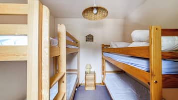 2 Schlafzimmer, Bügeleisen/Bügelbrett