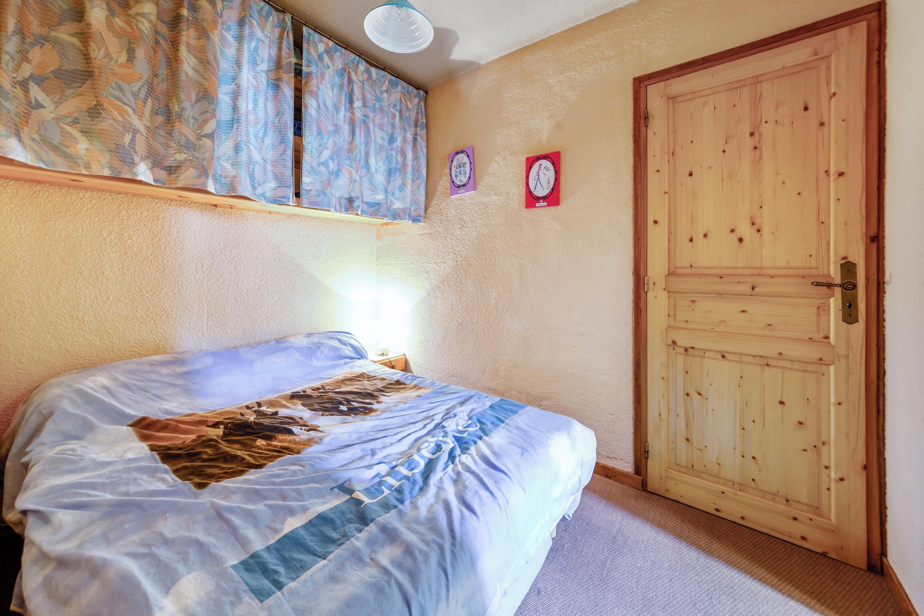 2 bedrooms, iron/ironing board