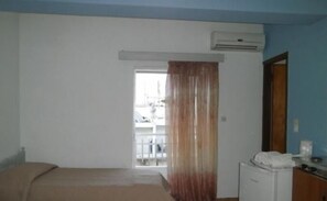 Fridge, stovetop, electric kettle, cookware/dishes/utensils - Popi Studios (Kos)
