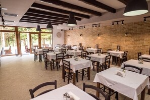 Päivittäinen buffetaamiainen (12 EUR per henkilö)