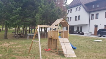 Children’s play area – outdoor