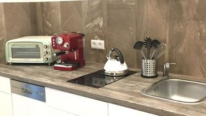 Appartamento (Atze) | Cucina privata | Macchina per tè/caffè, frigorifero con congelatore, piano cottura