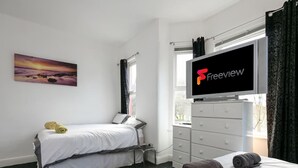 Hus | 4 soverom, strykejern/-brett, wi-fi (inkludert) og sengetøy