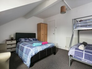 Casa adossada bàsica | Roba de llit d'alta qualitat, wifi gratuïta i roba de llit 