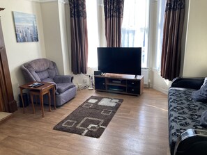 Basic Townhome | Living area
