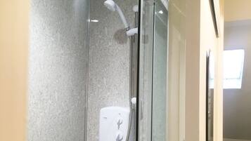 Basic Townhome | Bathroom shower