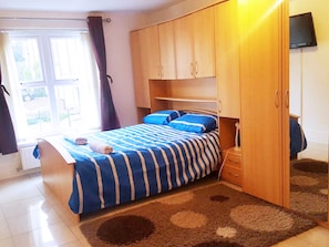 Appartement exécutif | 2 chambres, literie de qualité, décor unique, ameublement unique