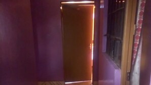 A narrow hallway with a tiled floor and a door at the end. - Jambo Guest House (Nairobi)