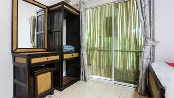 Deluxe Triple Room | 1 bedroom, desk, free WiFi, bed sheets