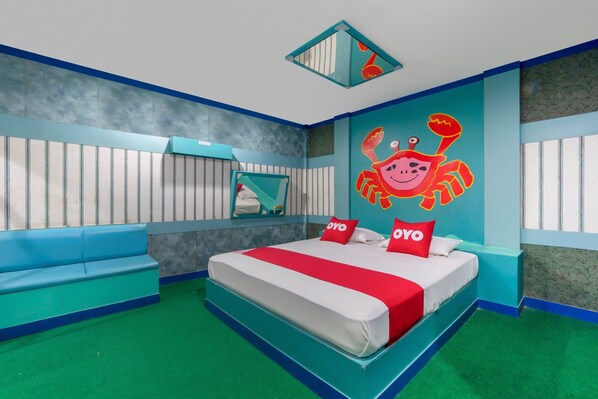 Desk, free WiFi, bed sheets