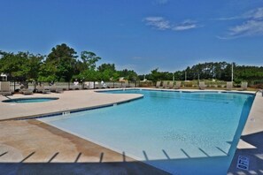 公寓式客房 (221-06 Woodlands Way (Crow Creek)) | 泳池 | 室外游泳池
