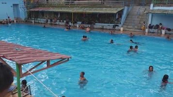 Kolam renang outdoor