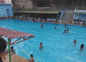 Outdoor pool - Suite Pakar Hotel (Berastagi)