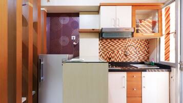 Quarto | Cozinha americana privada | Talheres/pratos/utensílios de cozinha
