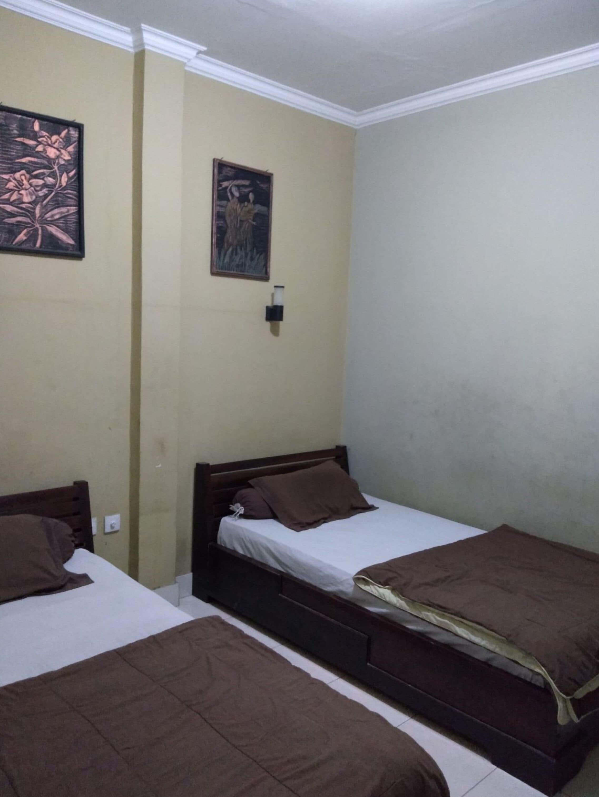 Free WiFi, bed sheets