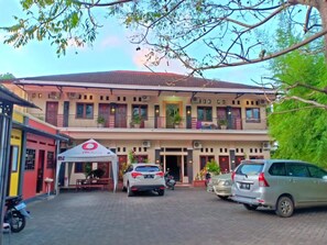 Exterior - Seven Wells Guesthouse (Manado)