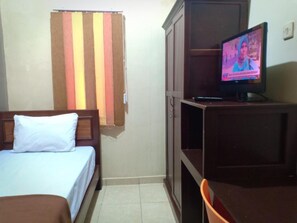 Single Room | Desk, free WiFi, bed sheets - Seven Wells Guesthouse (Manado)