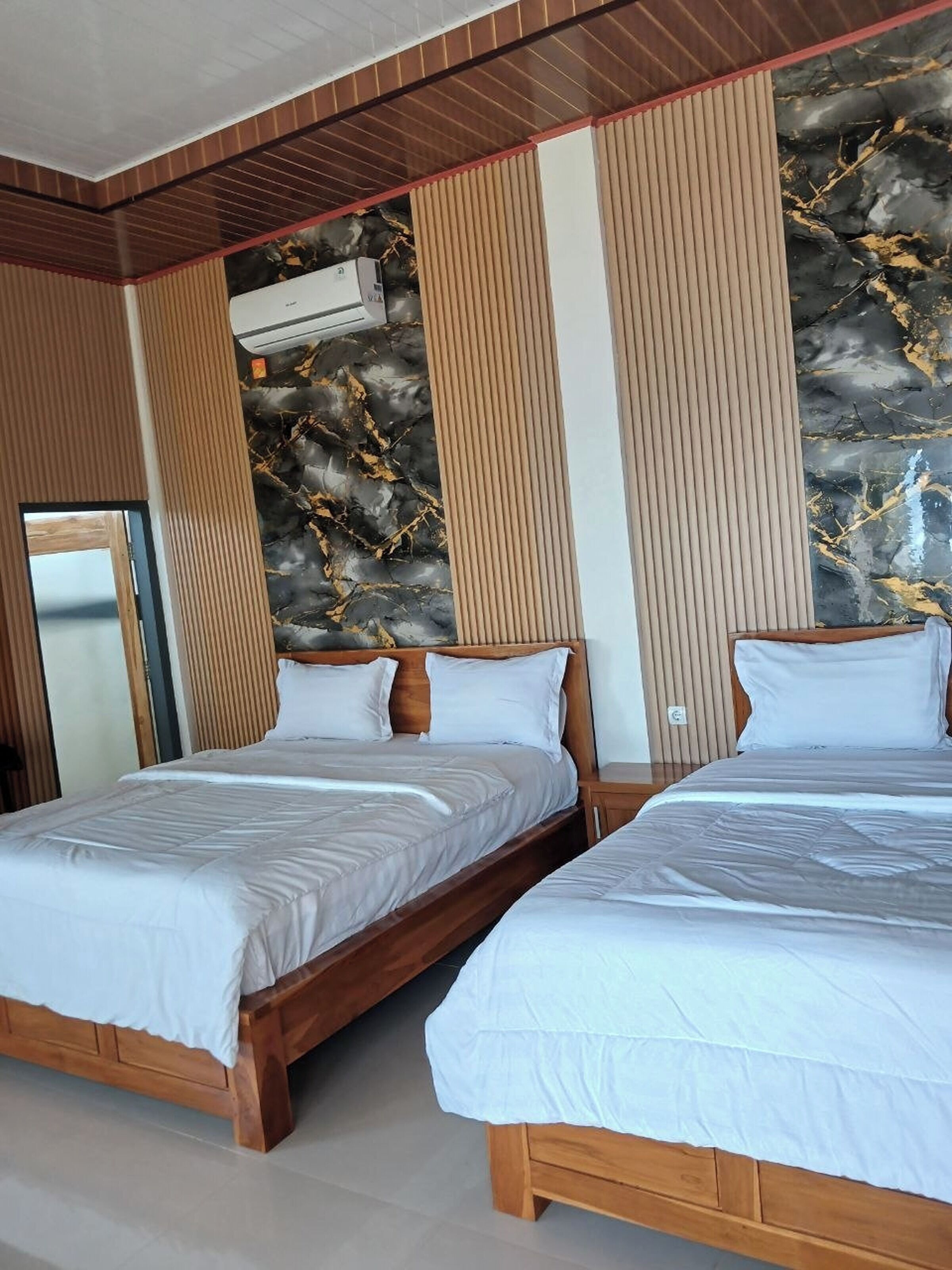 Quarto família, cozinha | Escrivaninha, Wi-Fi de cortesia, roupa de cama
