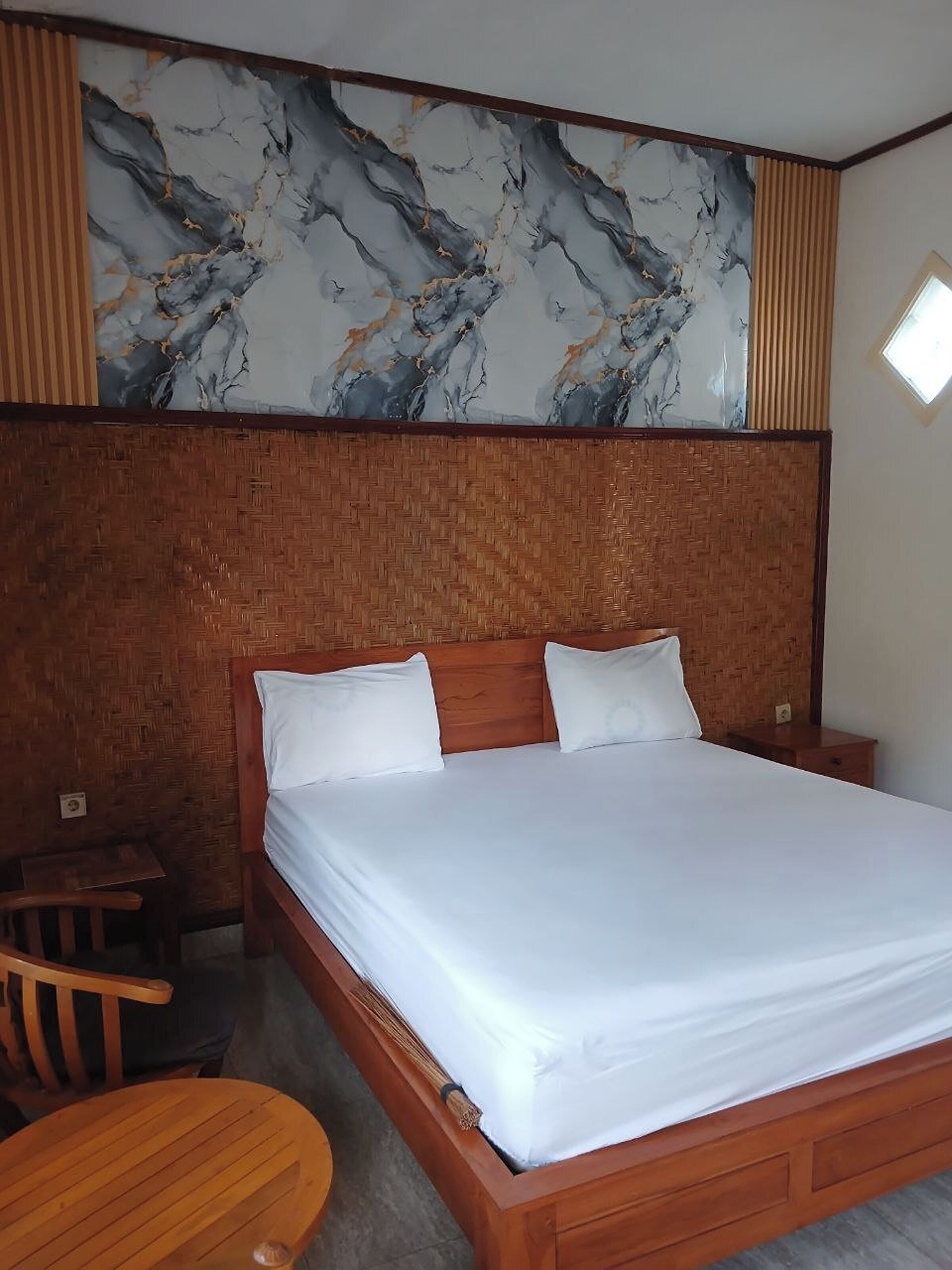 Quarto luxo (with AC) | Escrivaninha, Wi-Fi de cortesia, roupa de cama