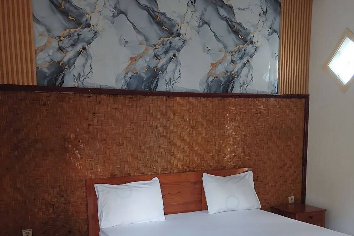 Habitación Deluxe (with AC) | Escritorio, wifi gratis, ropa de cama