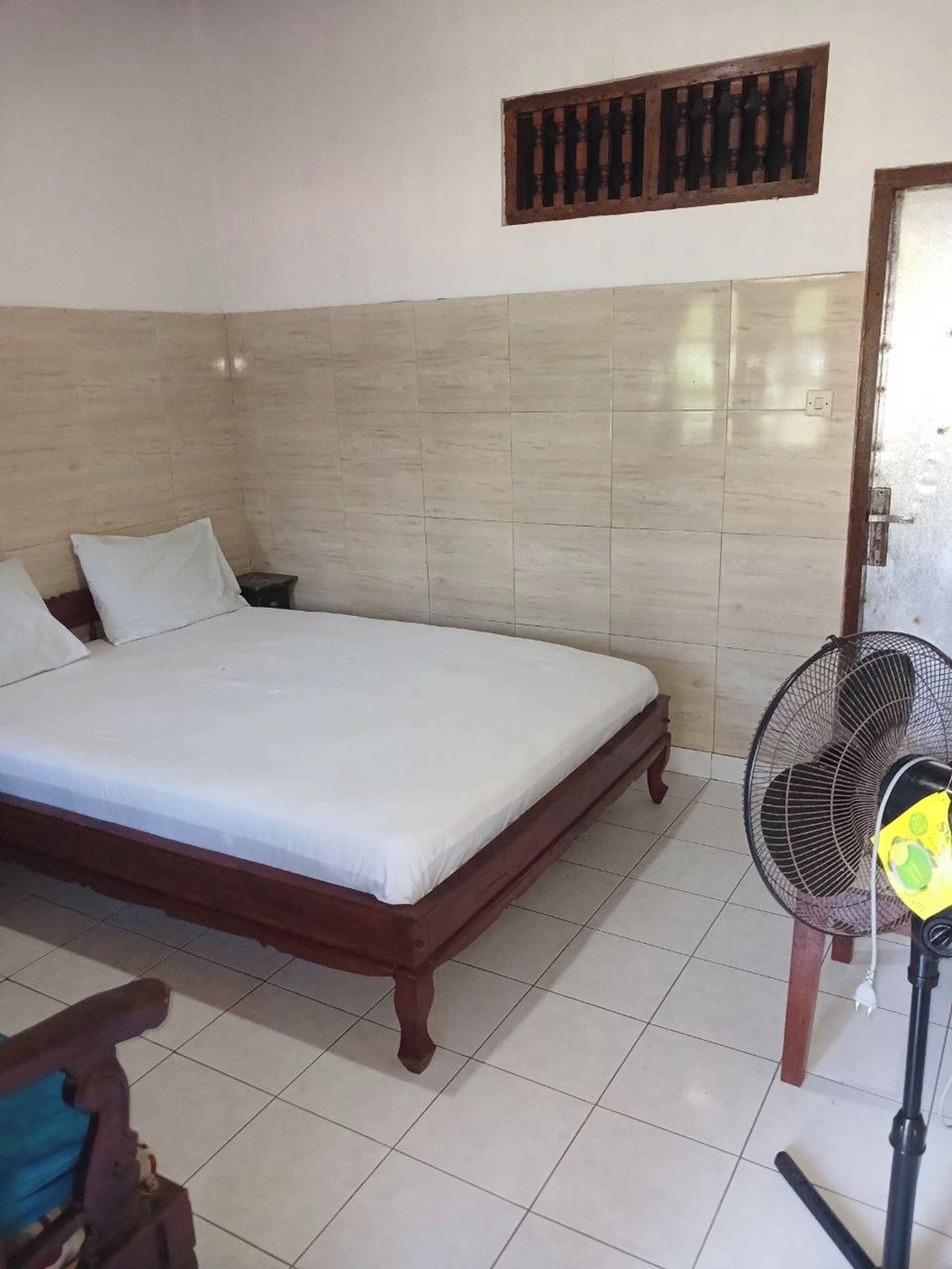 Quarto standard (with Fan) | Escrivaninha, Wi-Fi de cortesia, roupa de cama