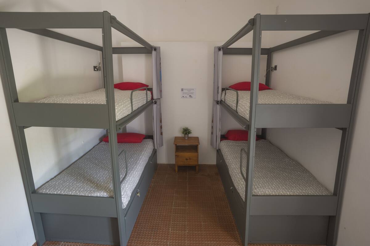 Cortinas blackout, Wi-Fi de cortesia, roupa de cama