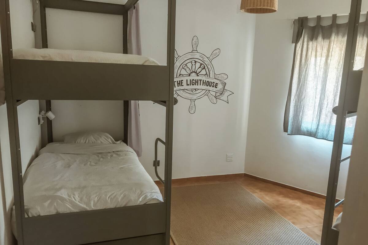 Cortinas blackout, Wi-Fi de cortesia, roupa de cama
