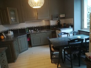 Micro-ondes, cafetière/bouilloire